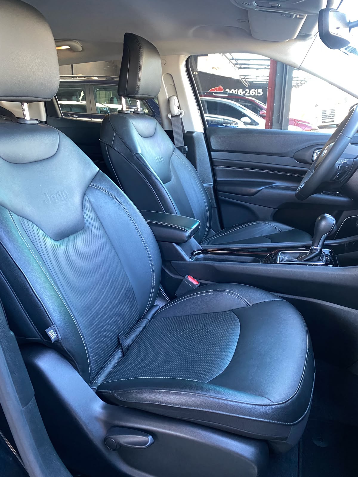 Foto 8 de Jeep Compass Longitude 1.3 T270