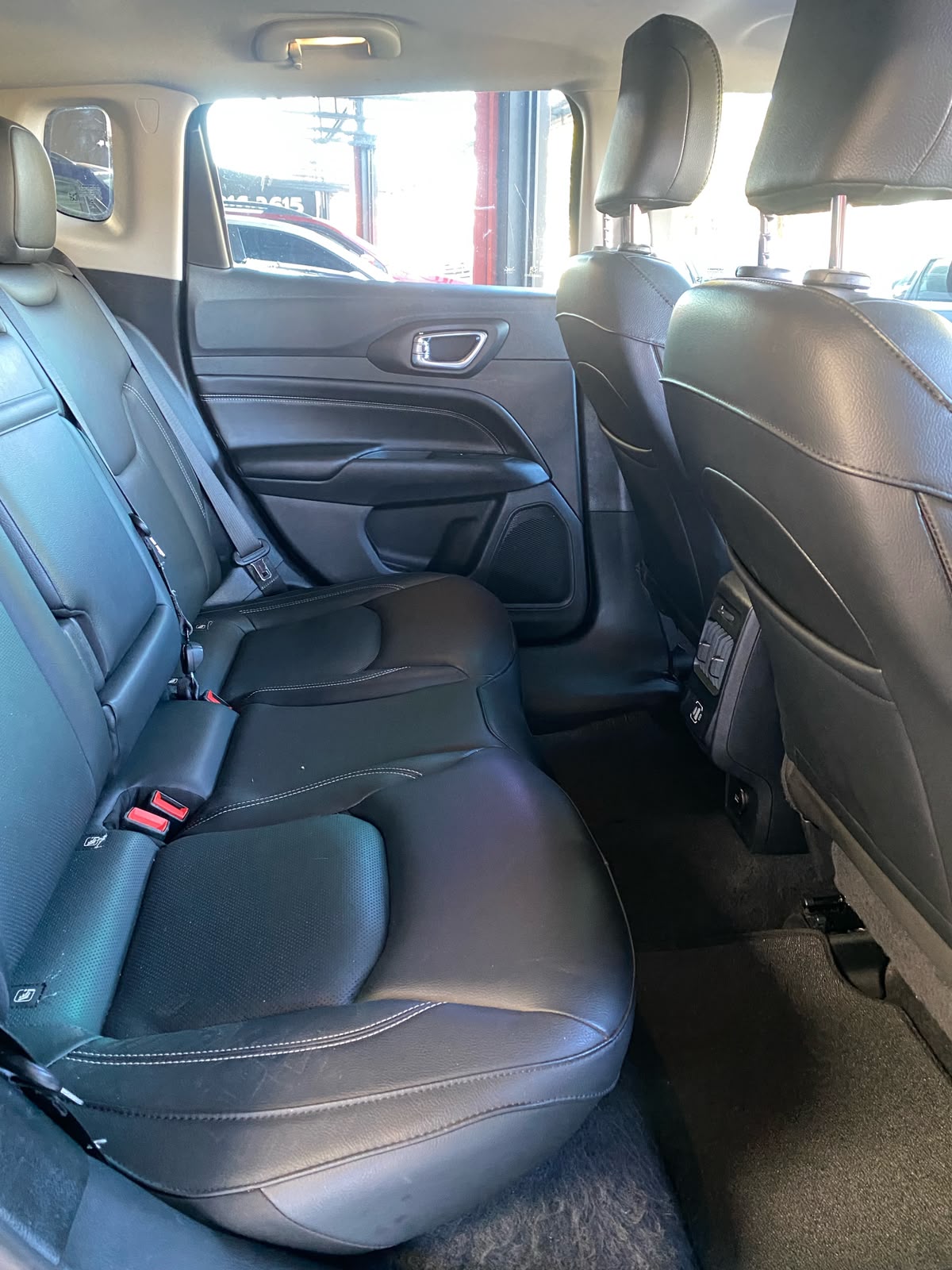 Foto 9 de Jeep Compass Longitude 1.3 T270